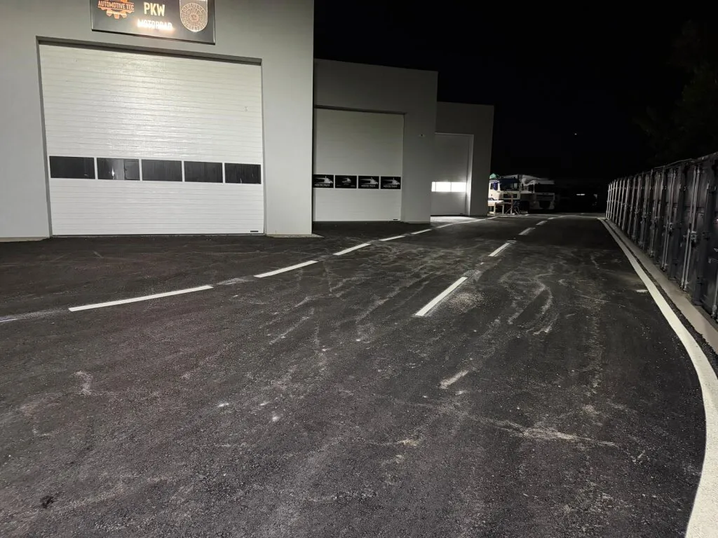 LKW Prüfhalle §57a PROVISIONSFREI!! NEU EINGERICHTET!! mit 2 gut beleuchteten Dachkuppeln und Sektionaltor ca. 27m lang — photo 7