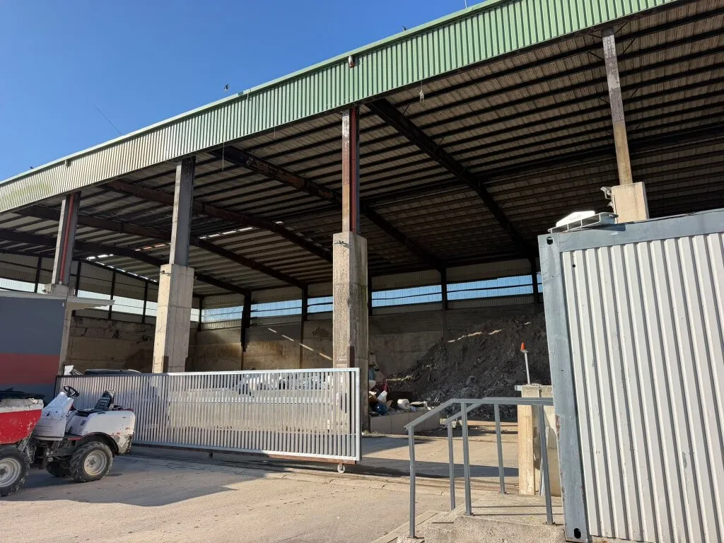 PROVISIONSFREI!!! Große Halle, Lagerhalle mit Betonplatz — photo 1