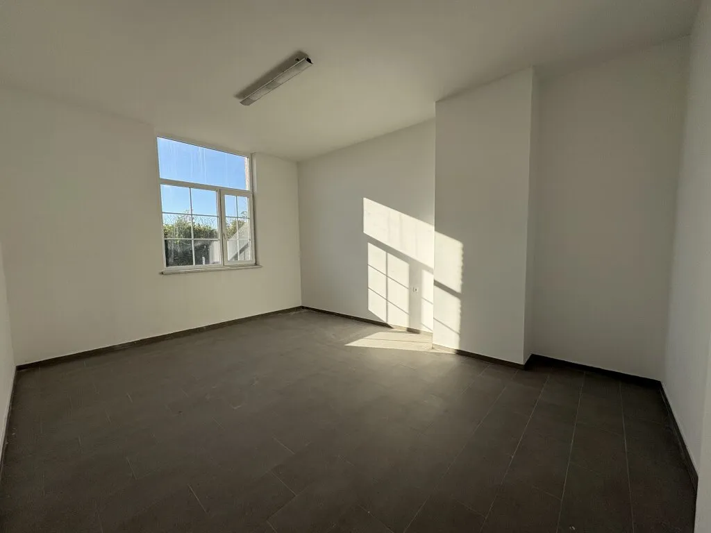 Vielseitig nutzbarer Raum, Büro, Lager im Industriegebiet — photo 3