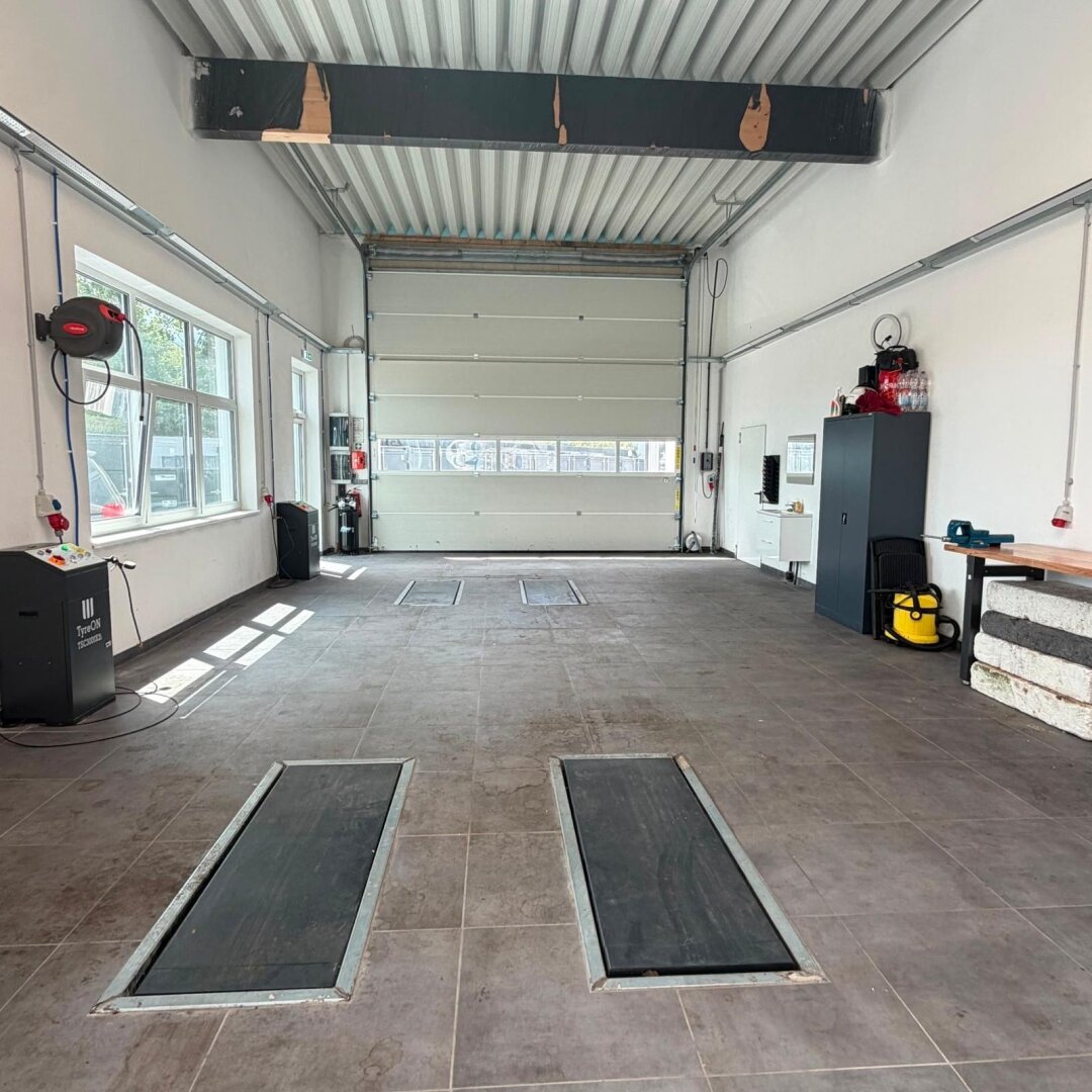 Helle Gewerbe- und Werkstatthalle in Sollenau - mit Hebebühnen, Lkw-Zufahrt und umfangreicher Ausstattung (Halle T3) — photo 2