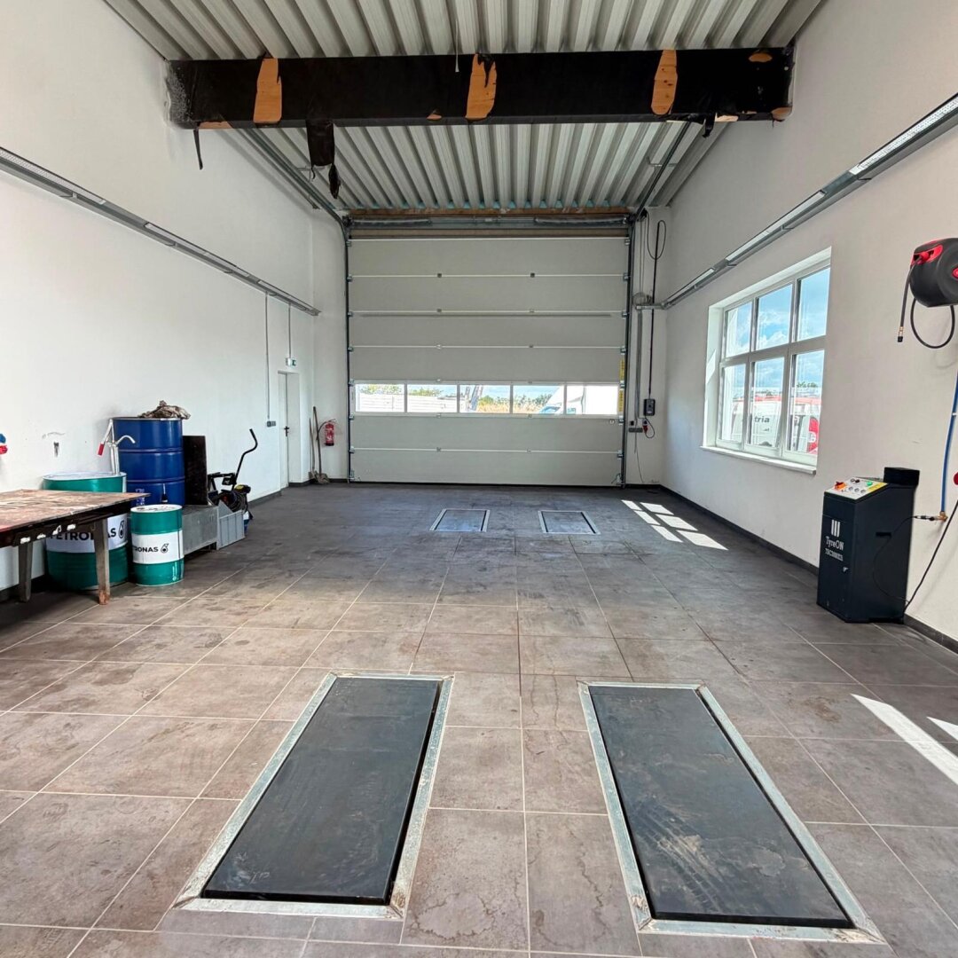Helle Gewerbe- und Werkstatthalle in Sollenau - mit Hebebühnen, Lkw-Zufahrt und umfangreicher Ausstattung (Halle T3) — photo 3