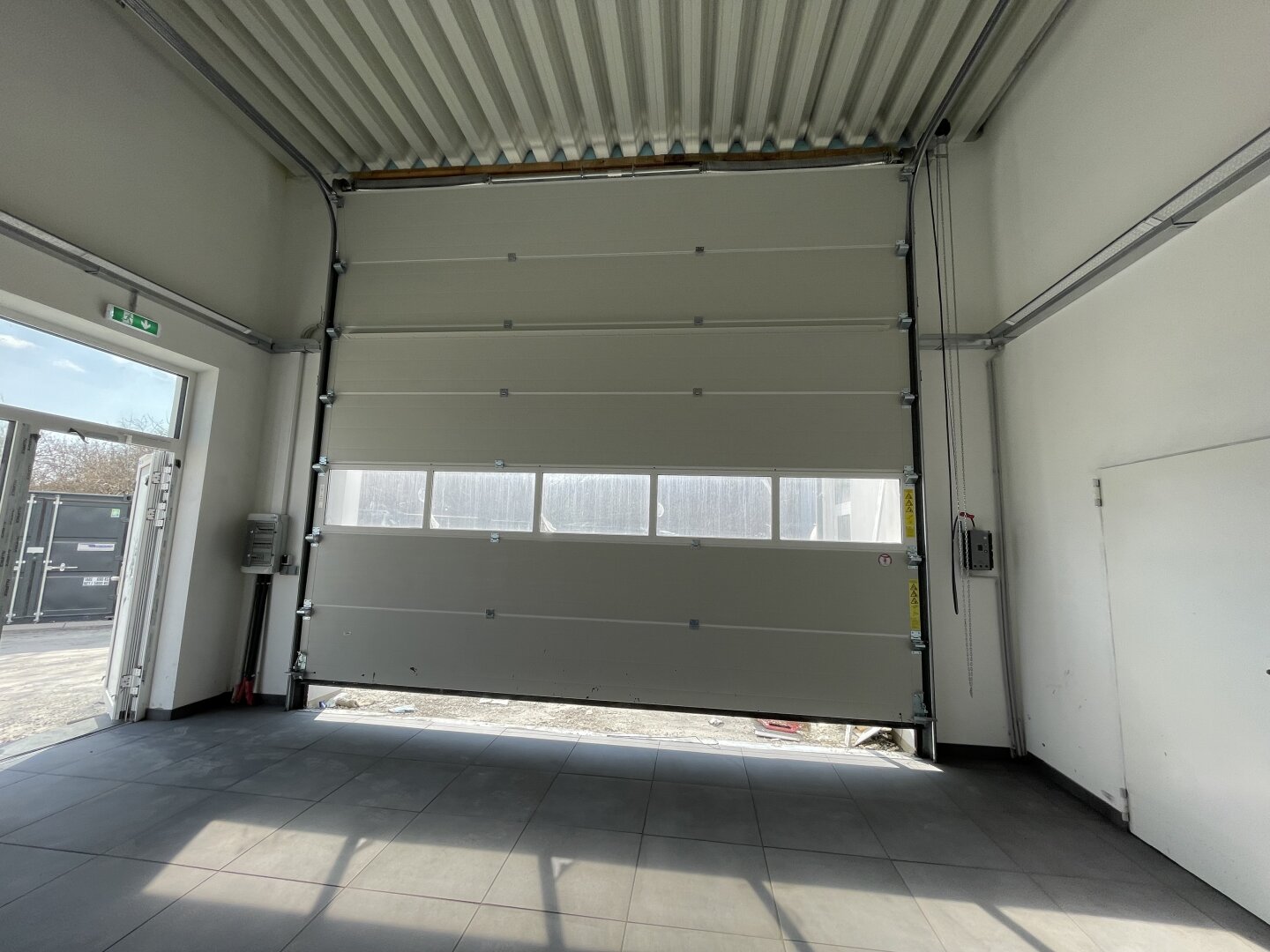Helle Gewerbe- und Werkstatthalle in Sollenau - mit Hebebühnen, Lkw-Zufahrt und umfangreicher Ausstattung (Halle T3) — photo 6