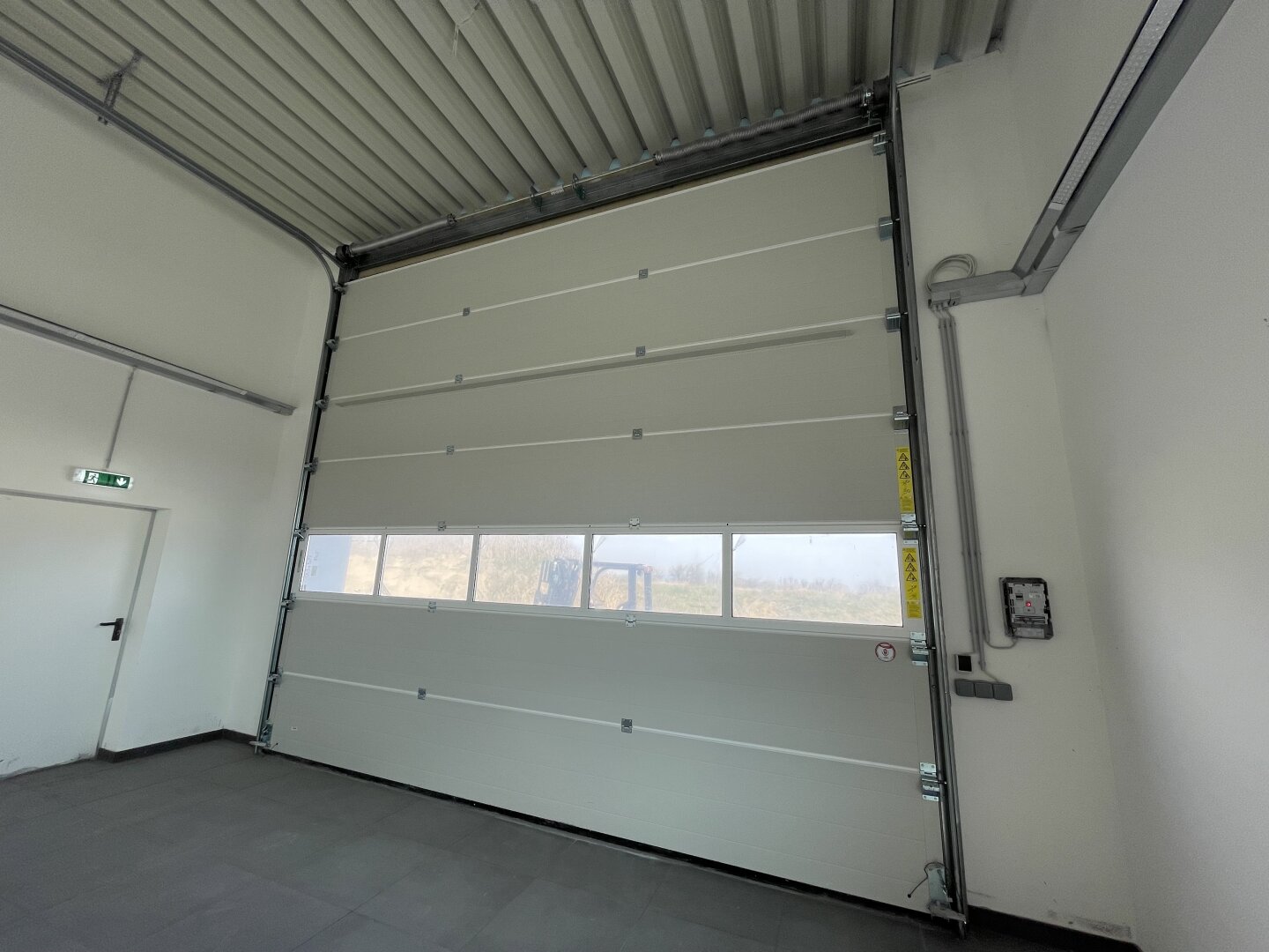 Helle Gewerbe- und Werkstatthalle in Sollenau - mit Hebebühnen, Lkw-Zufahrt und umfangreicher Ausstattung (Halle T3) — photo 7