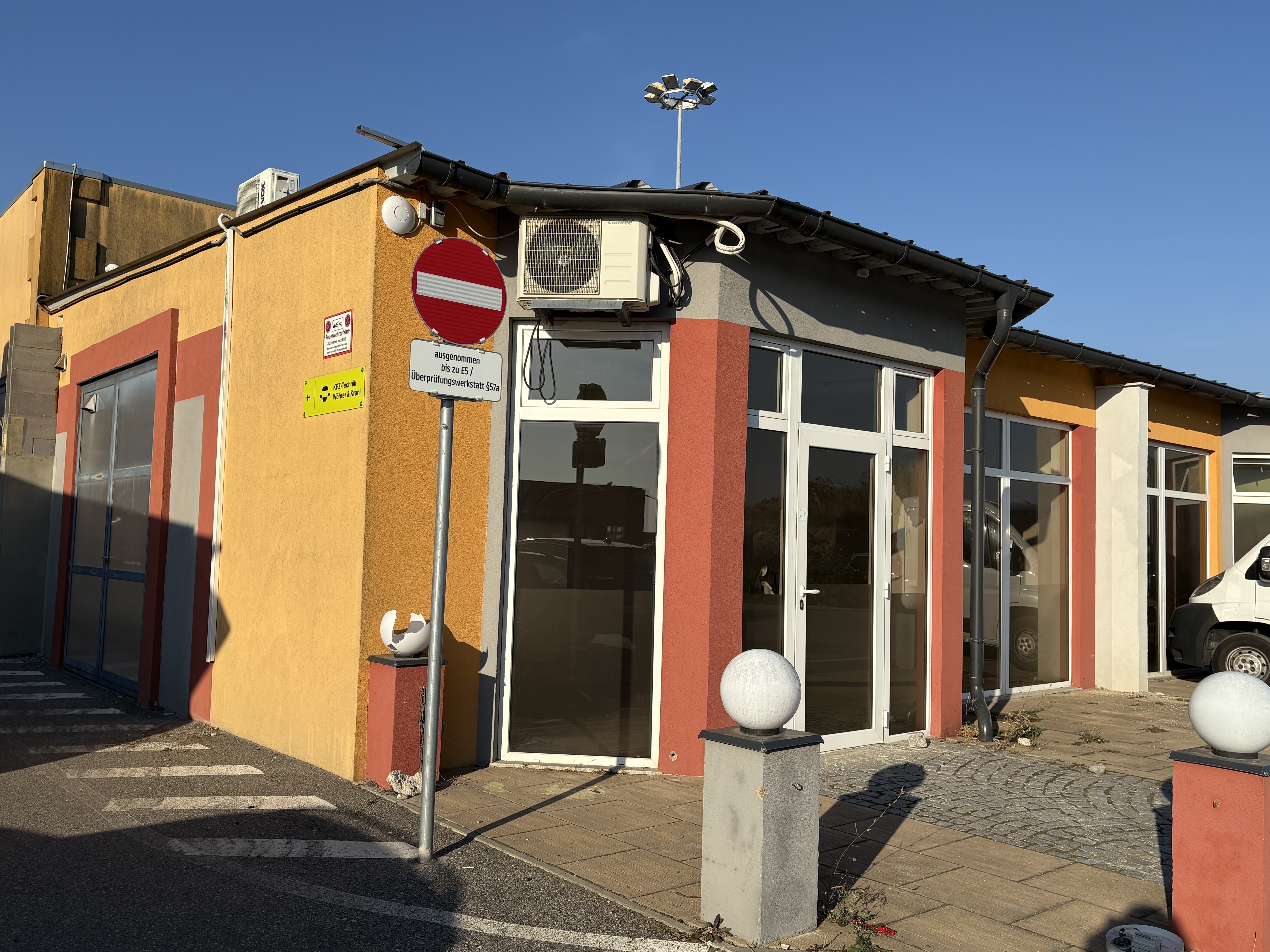 PROVISIONSFREI!!! Sehr schöne, sonnige Halle, Lager, Werkstatt mitten in Areal200 in Sollenau SR3 — photo 1