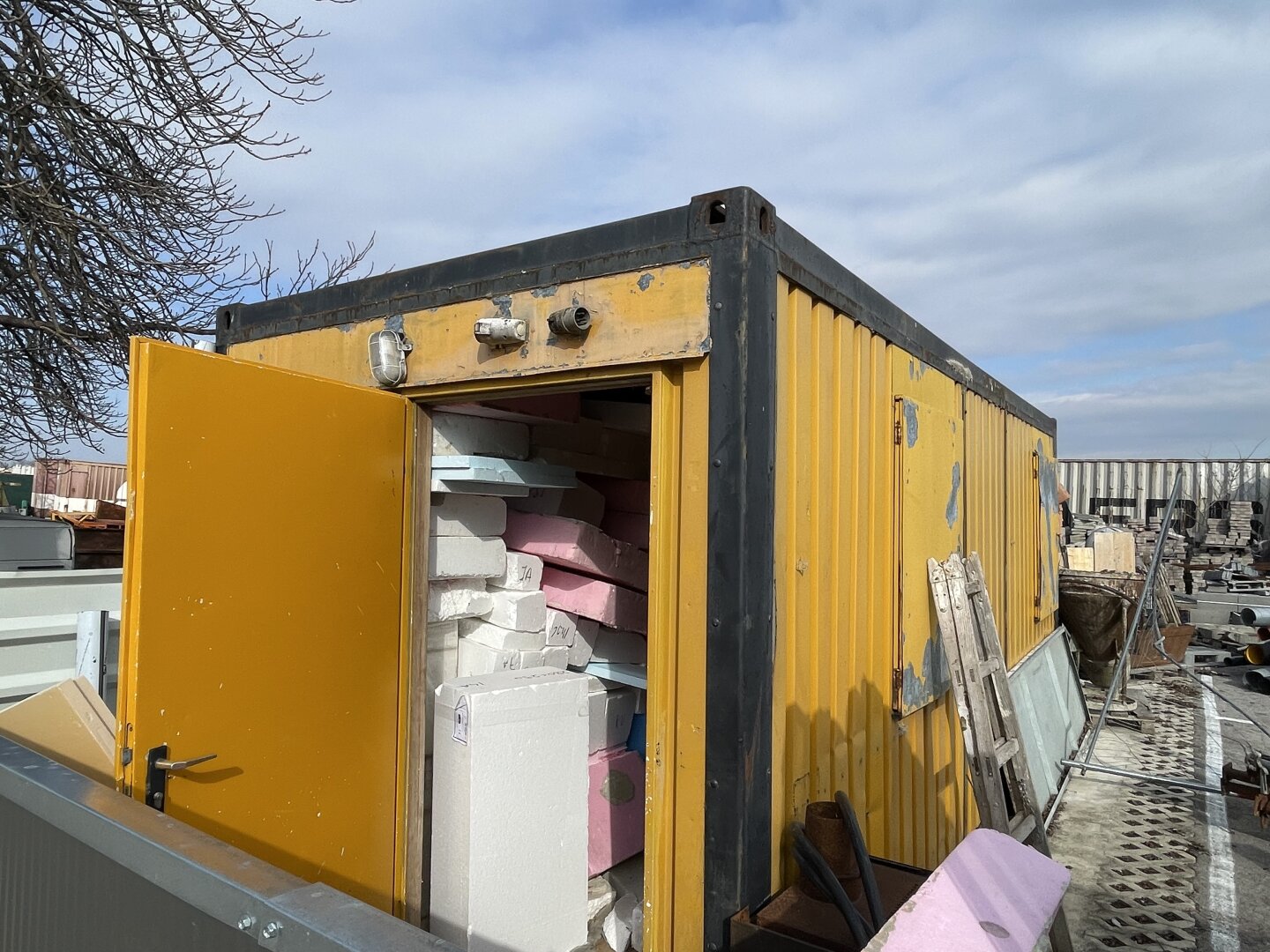 Vielseitig nutzbarer Lager- und Stellplatz ca. 800m² auf Industrieareal zu vermieten — photo 3