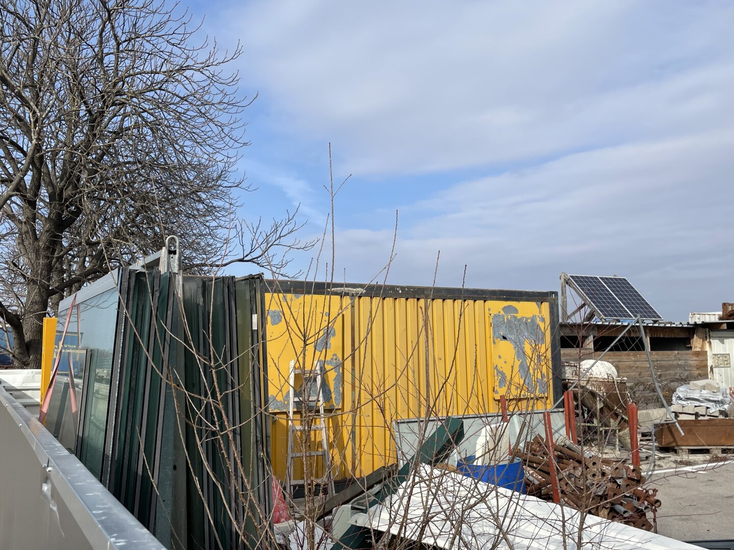 Vielseitig nutzbarer Lager- und Stellplatz ca. 800m² auf Industrieareal zu vermieten — photo 4