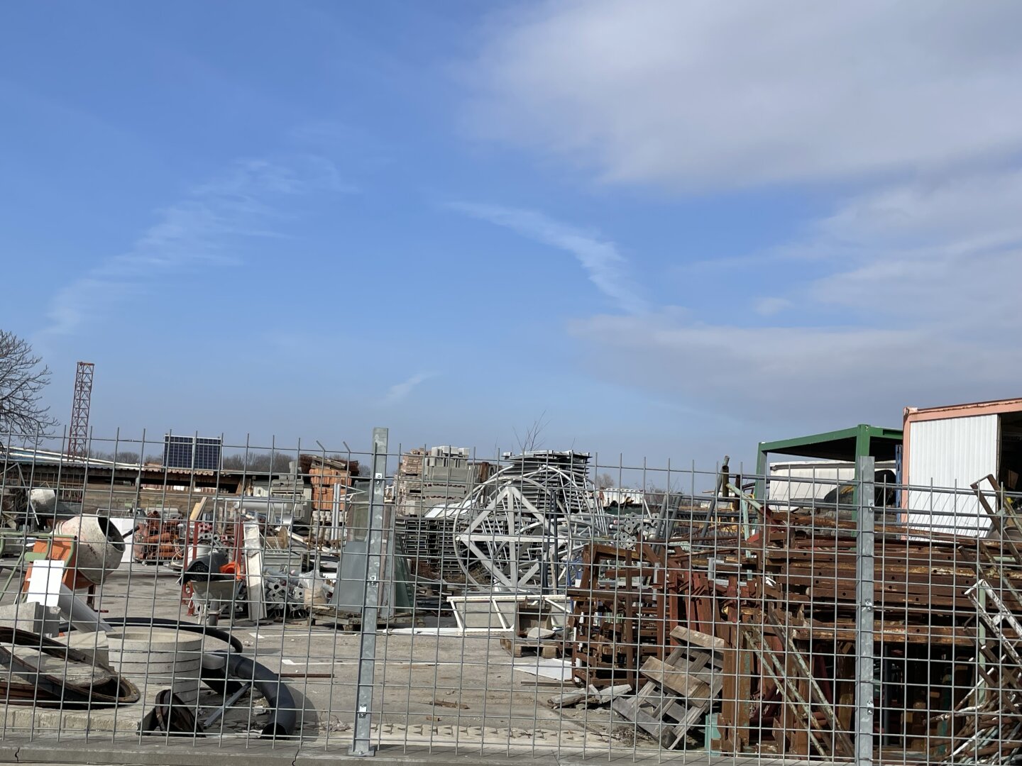 Vielseitig nutzbarer Lager- und Stellplatz ca. 800m² auf Industrieareal zu vermieten — photo 6