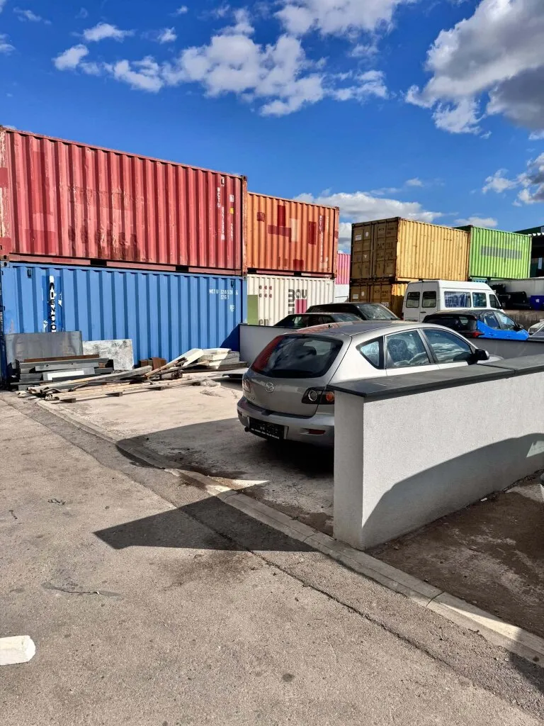 Abstell- und Freiflächen – für PKW, Transporter, Anhänger und Material, 24/7 zugänglich — photo 7