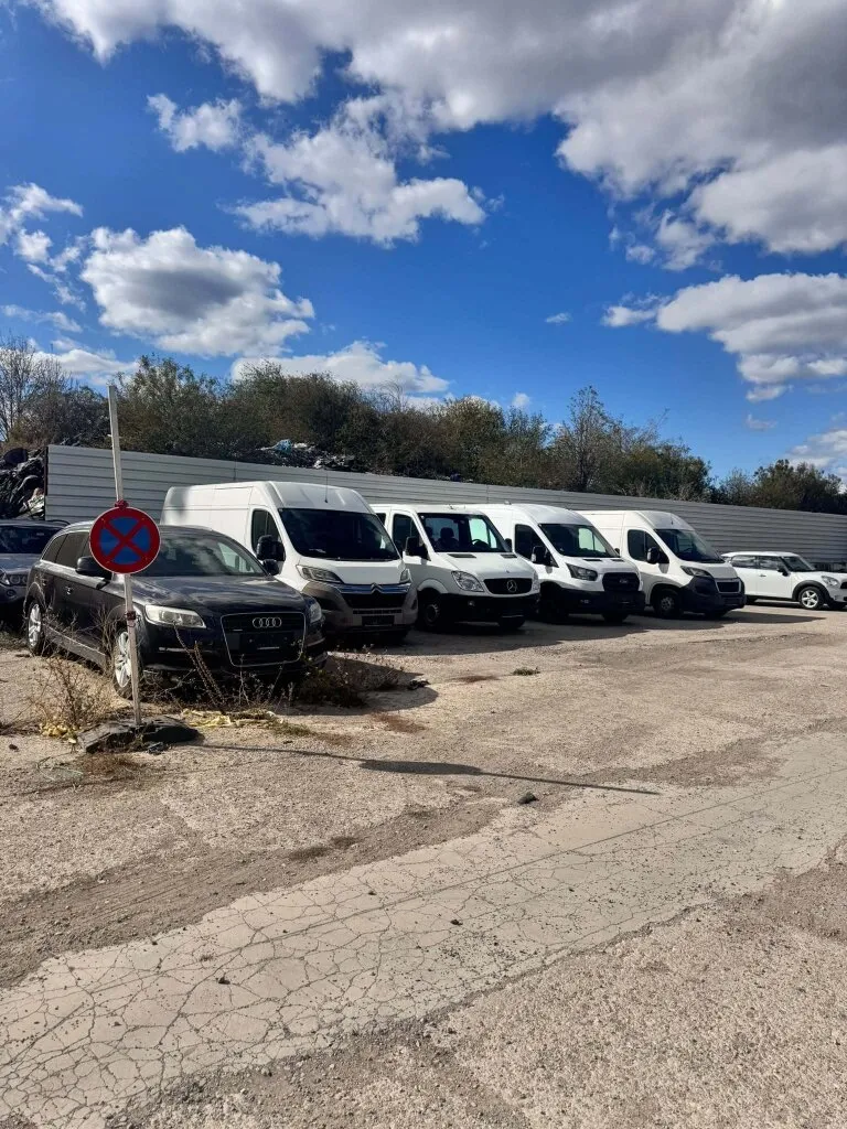 Abstell- und Freiflächen – für PKW, Transporter, Anhänger und Material, 24/7 zugänglich — photo 3