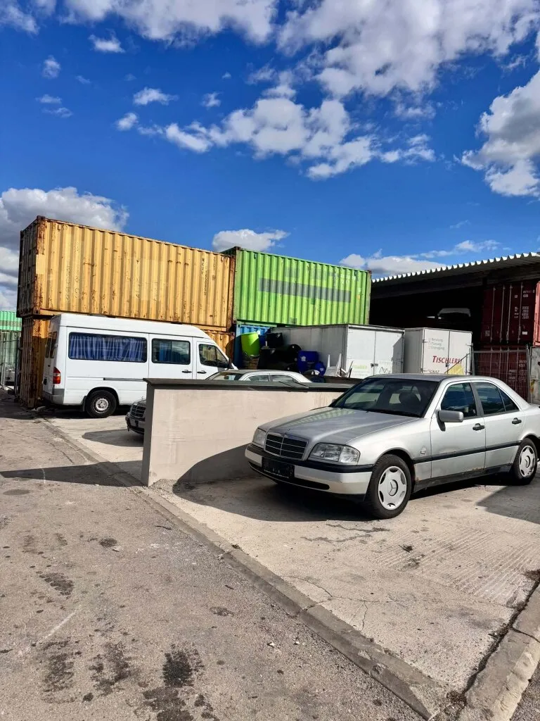 Abstell- und Freiflächen – für PKW, Transporter, Anhänger und Material, 24/7 zugänglich — photo 4
