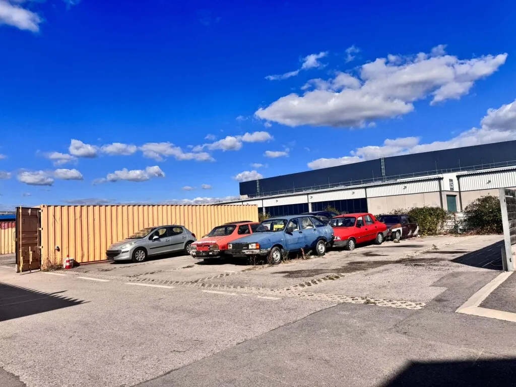 Abstell- und Freiflächen – für PKW, Transporter, Anhänger und Material, 24/7 zugänglich — photo 2